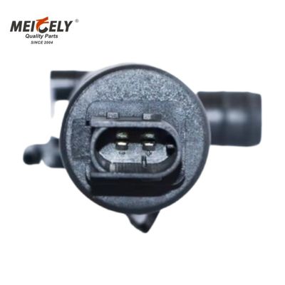 82171135 Pompe de lave-glace haute efficacité compatible avec les camions VOL-VO